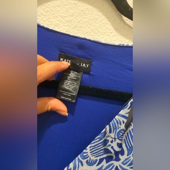 Chic Blue Floral Maxi Dress - Picture 3 of 5